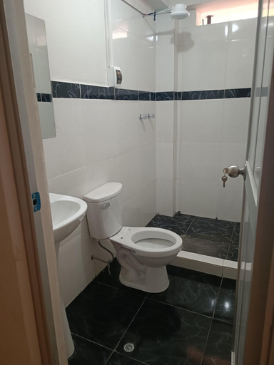 Bathroom 3, Kun Titi, Calca