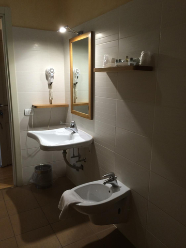 Bathroom 4, Hotel Concordia, Como