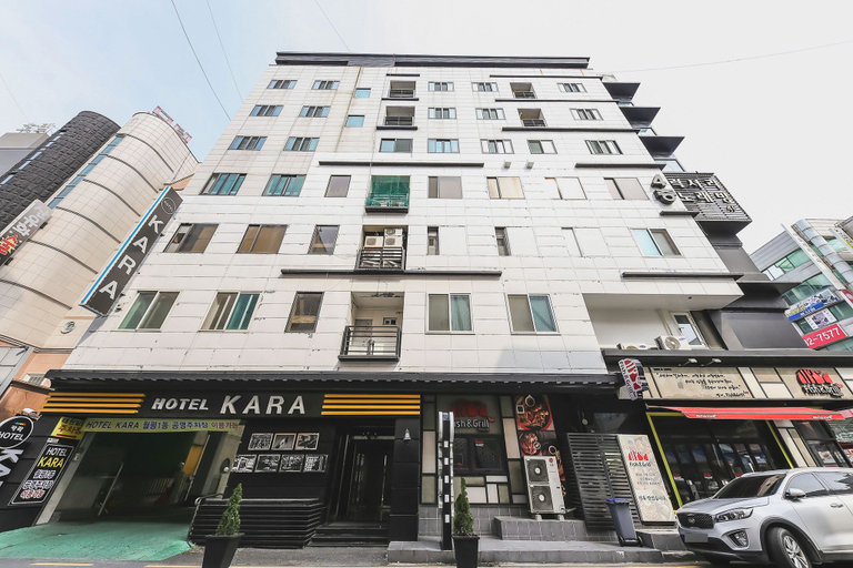 Exterior & Views