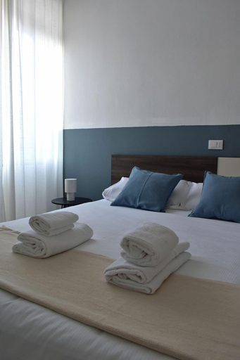 Room 4, Poggio Al Lago, Brescia