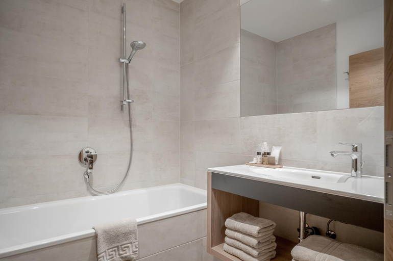 Bathroom 4, Hotel Mathiesn, Imst