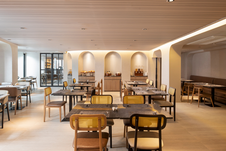 Restaurant 2, Away Bangkok Sukhumvit, Bang Rak