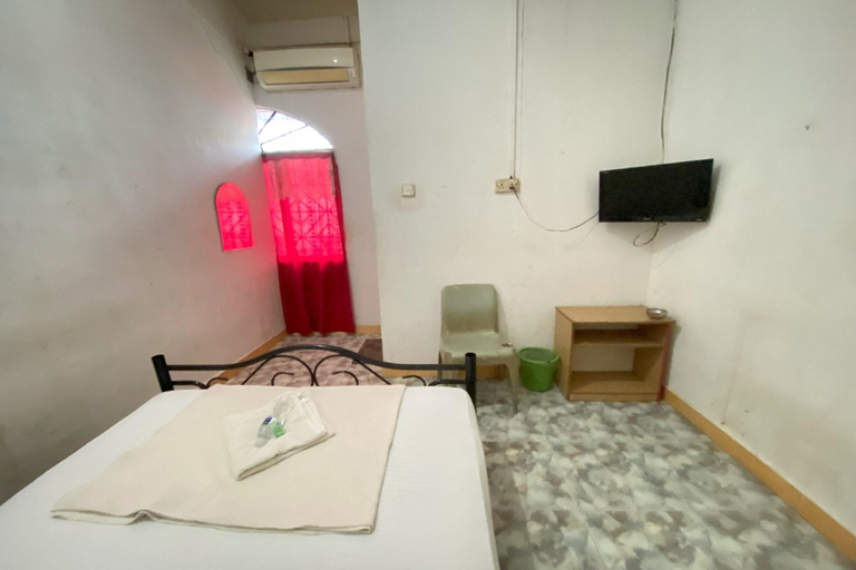 Room 5, Hotel O California, Batam