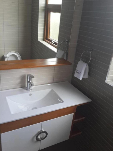 Bathroom 4, Gardens Apartments, Westlands