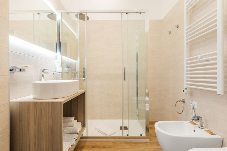 Bathroom 5, Adelante Rooms, Rome