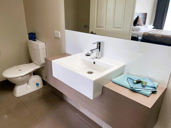 Bathroom 5, Dalvue Motel, Corangamite - North