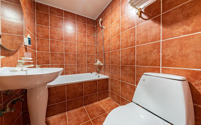 Bathroom 3, Oryu Bon Motel, Guro