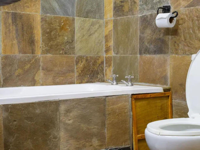 Bathroom, Hotel Tobriana, Roysambu