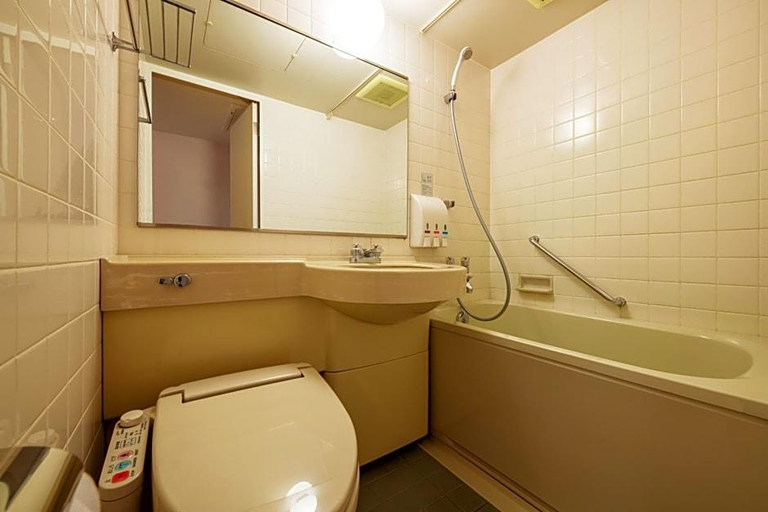 Bathroom 5, Hotel Io Alpheratz, Kasama