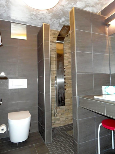 Bathroom 4, Hotel Zum Wasserfall Garni, Rottweil