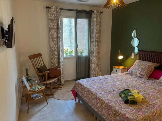 Room 1, Maison sol en ciel, Gard