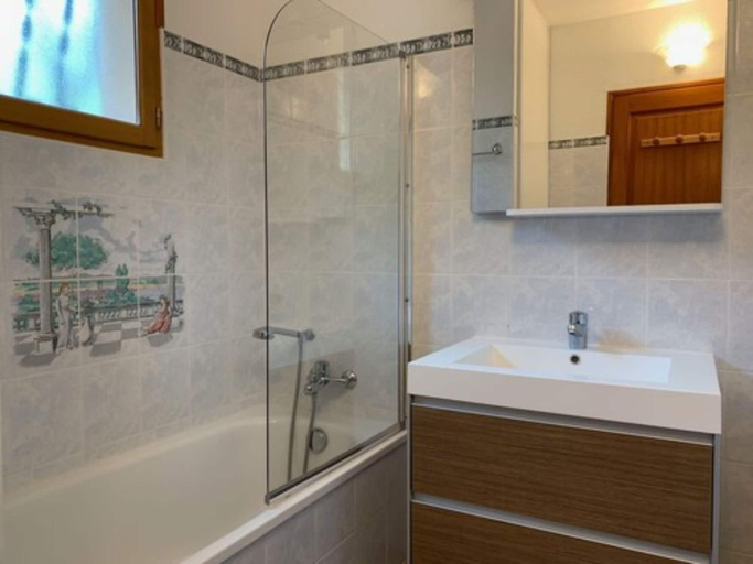 Bathroom 4, Marina D'arone, Corse-du-Sud