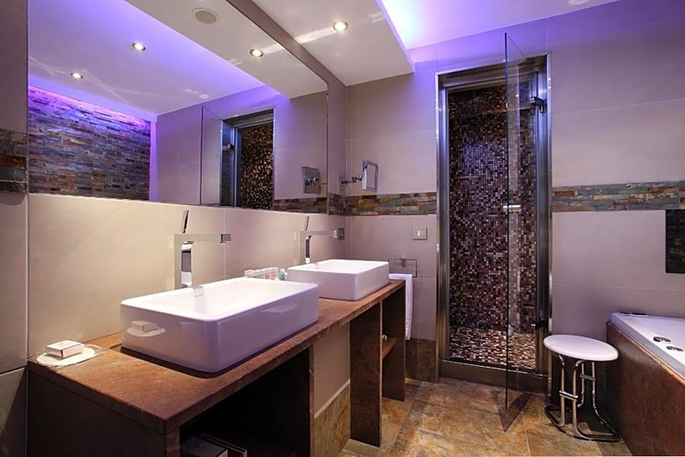 Bathroom 5, Le Lana, Savoie