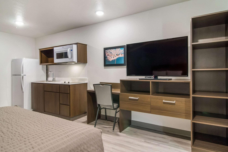 Room 2, Woodspring Suites Jacksonville Campfield Commons, Duval