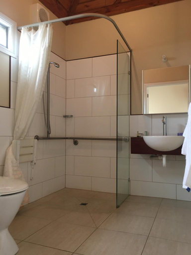 Bathroom 5, Winchelsea Motel, Surf Coast - West