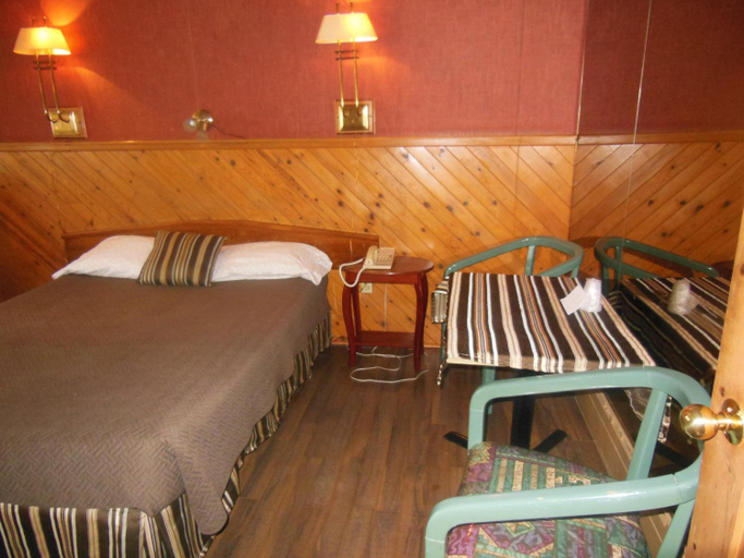 Bedroom 2, Motel Le Paysan, Montréal
