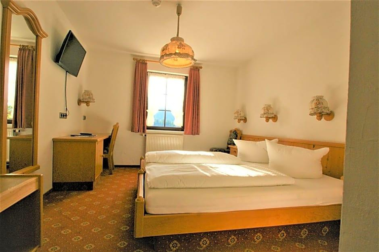 Room 5, Zur Traube Schwarzwaldhotel Restaurant Am Titisee, Breisgau-Hochschwarzwald