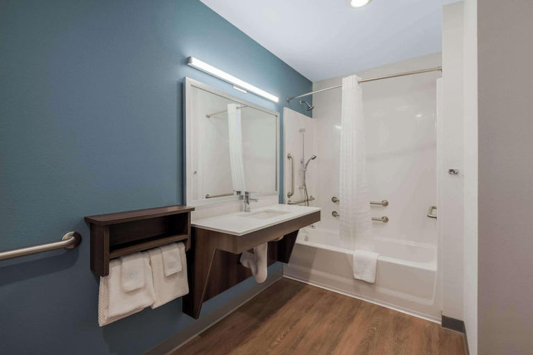 Bathroom 4, WoodSpring Suites Bellflower - Los Angeles, Los Angeles