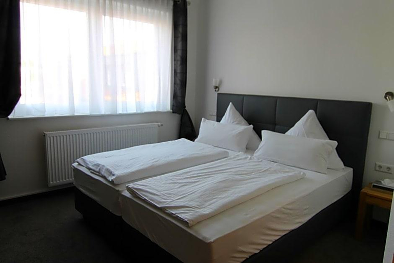 Bedroom 3, Hotel Restaurant Blume, Wolfsburg