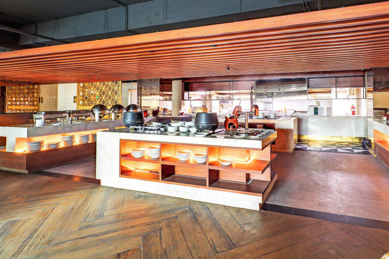 Restaurant 5, Sunday Hotel Sunset Road Near Trans Studio Mall, Denpasar