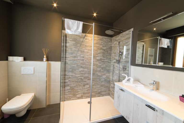 Bathroom 3, Hotel Raffl, Bolzano