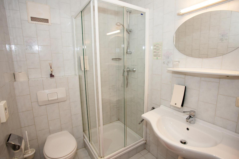 Bathroom 4, Gasthof Roderich Hotel, Korneuburg