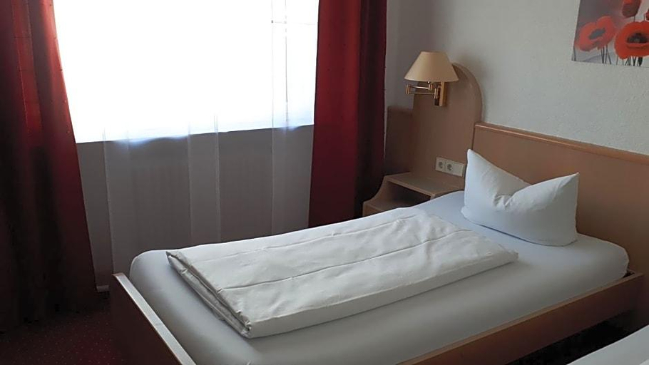 Bedroom 4, Hotel Park Eden, Lörrach
