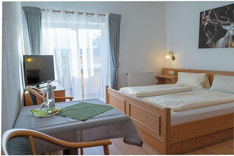 Bedroom 1, Grvºner Baum, Main-Tauber-Kreis