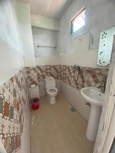 Bathroom 4, Hong Qi Hotel, Narayani