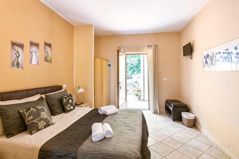 Room 4, Private Country House with swimming pool -Chianti, Arezzo