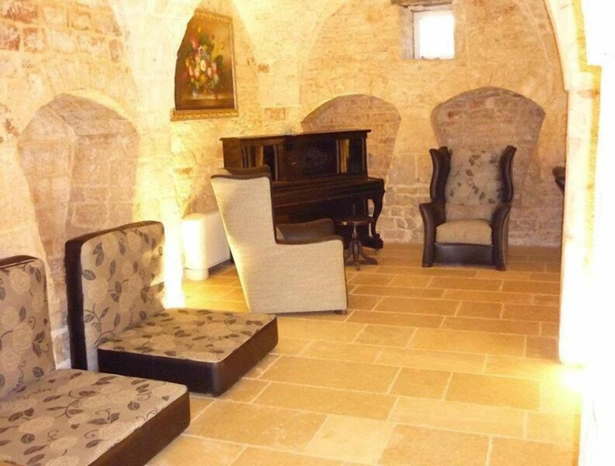 Lobby 5, Parco Dei Manieri, Bari