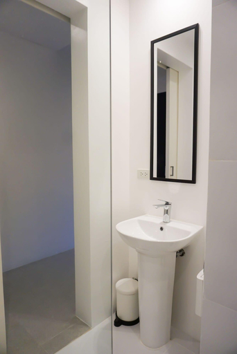 Bathroom 4, Cayco House by Hotel Durban, Makati City