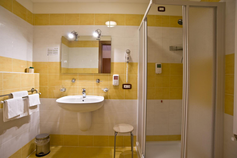 Bathroom 4, Hotel Colombo, Treviso