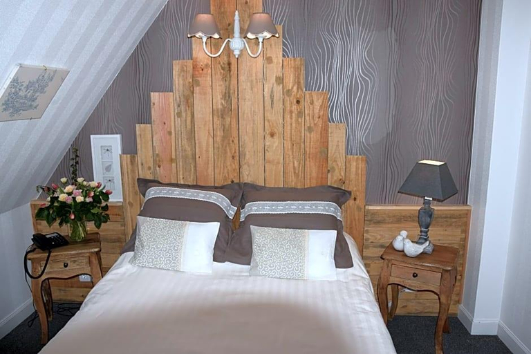 Lobby 2, Le Petit Relais, Lot