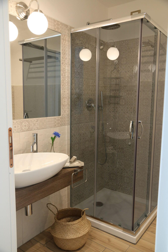 Bathroom 5, Aitna B&B, Catania