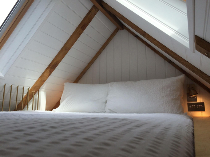 Room 3, Shepherds Barn, West Sussex