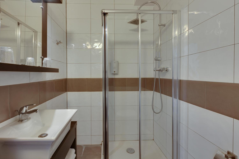 Bathroom 4, Logis Le Pont De Champ, Isère