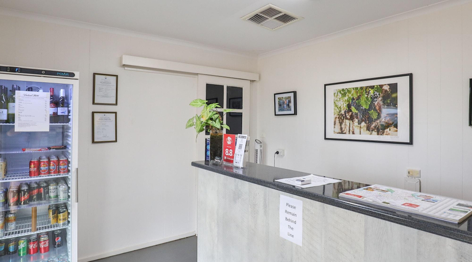 Food & Drinks 5, Vineland Motel, Mildura - Pt A