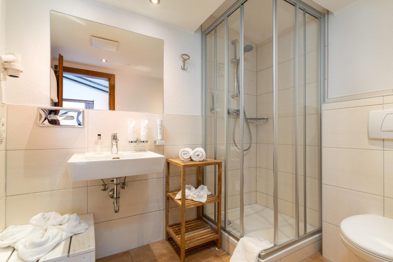 Bathroom 1, Landhaus St Georg, Liezen