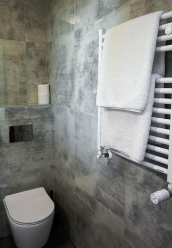 Bathroom 4, Hotel George, Pruszków