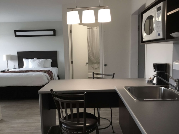 Bedroom 3, Villa Inn & Suites, SureStay Collection by Best Western, Cochrane