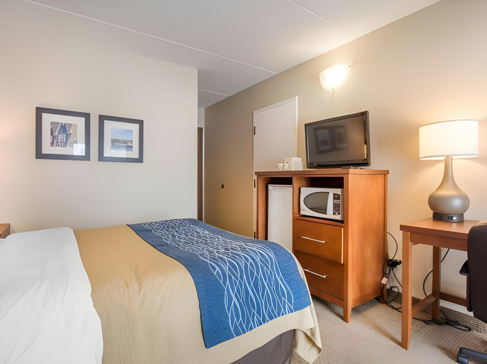 Bedroom 3, Comfort Inn, Gloucester
