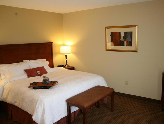 Bedroom 3, HAMPTON INN & SUITES WARREN, Warren