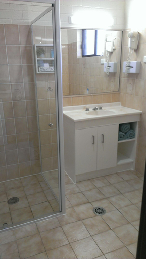 Bathroom, Idlewilde Country & Town Motorinn, Bega Valley