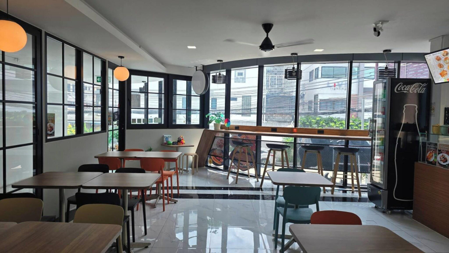 Food & Drinks 5, Area Place Hotel, Yannawa