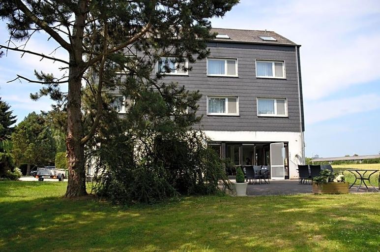 Exterior & Views 2, Landhotel Sulzbacher Hof, Main-Taunus-Kreis