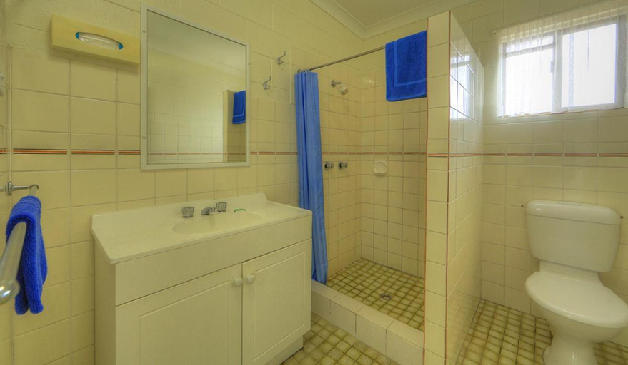 Bathroom 4, Sunlover Lodge, Livingstone - Pt B