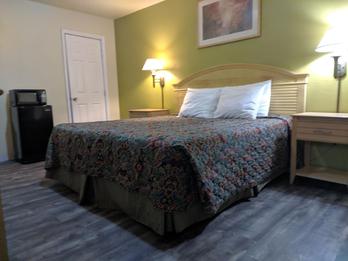 Bedroom 3, Travelers Inn Clearwater, Pinellas