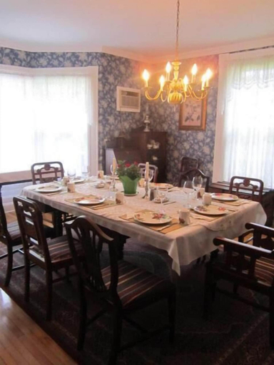 Restaurant 3, The Dawson House Bed Breakfast, Queens