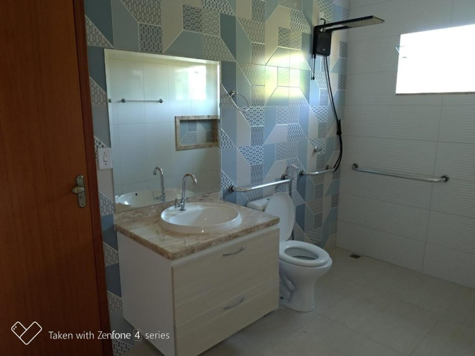 Bathroom 4, Hotel Praia Da Paixao, Prado